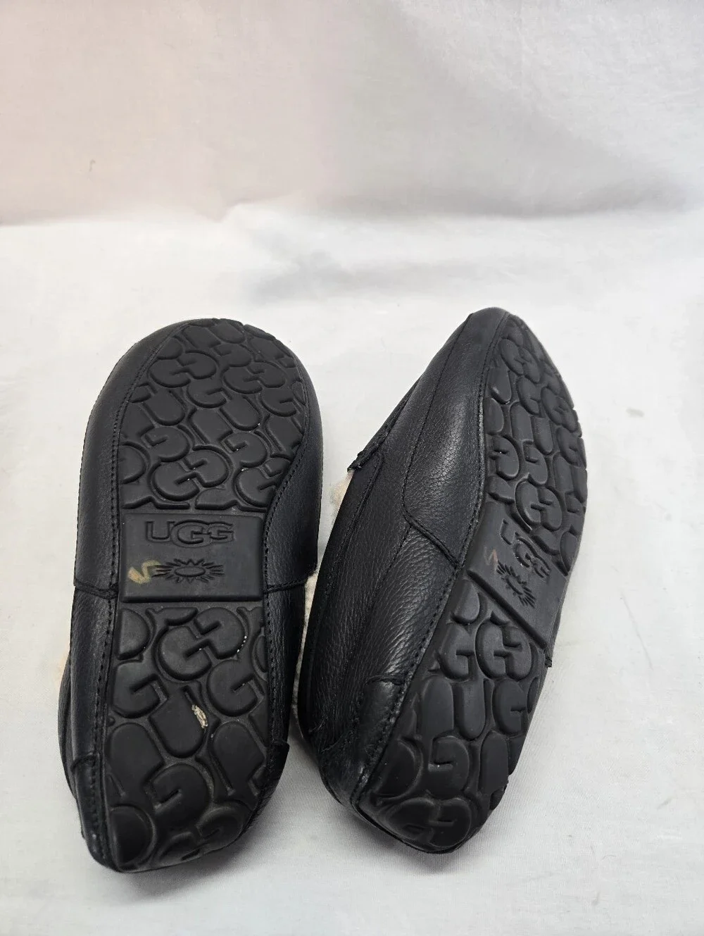 UGG Men's Ascot Black Leather Slippers Wool S/N 5379B Size 11 USA 44 EU